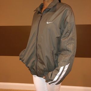 AMAZING VINTAGE NIKE ZIP UP TRACK JACKET!!
